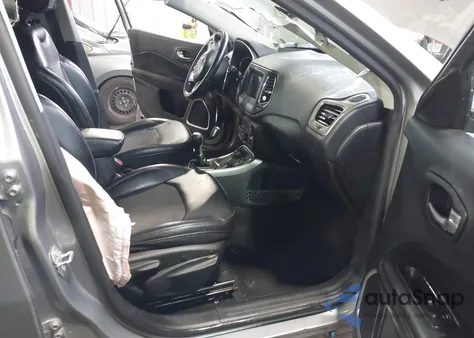 2018 Jeep Compass Latitude 4X4 из США, поврежденный, VIN 3C4NJDBB4JT484221